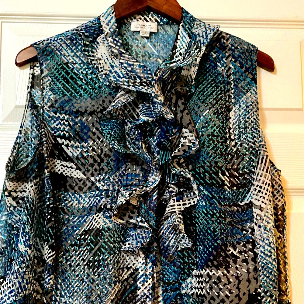1x Tahari Blouse